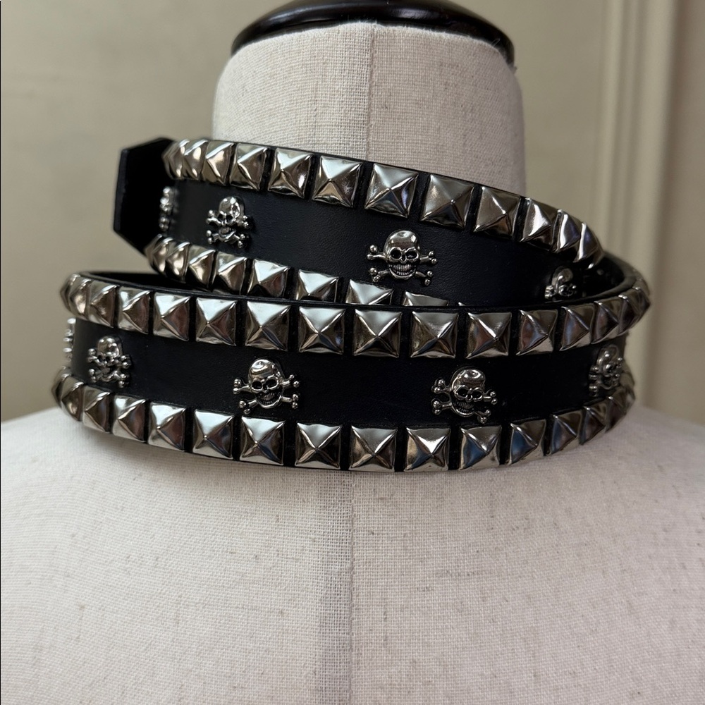 Black Studded Skull leather belt - Picture 3 of 4